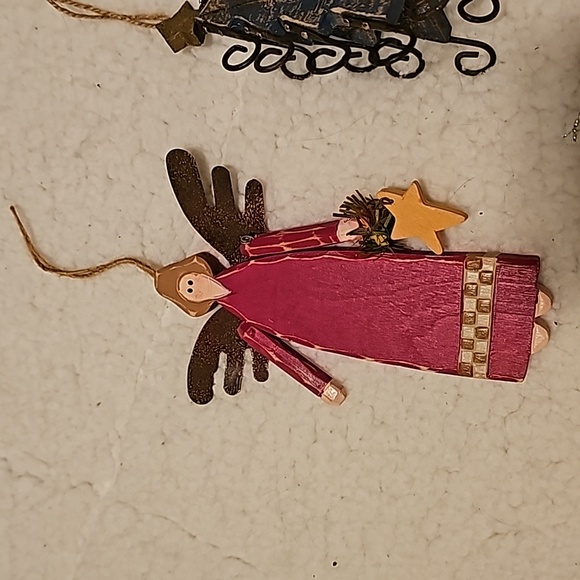 Vintage Lot of 5 Various Ornaments - Angels, Tree, Pillow, Manger Scene - Picture 2 of 6